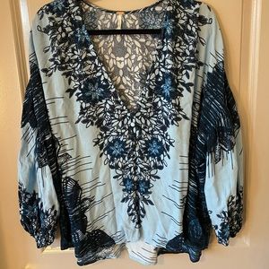FREE PEOPLE M shirt in blue